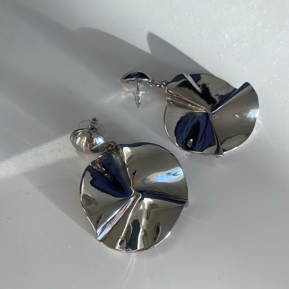 Vintage 80’s costume statement silver tarnish proof earrings - Picture 4 of 9